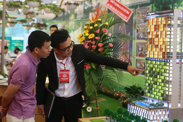 Buôn nhà đất 2 năm bằng lương 15 năm thạc sĩ