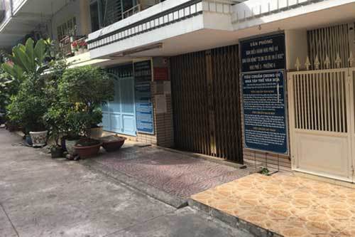 Chung cư P.6 Q.4 : Bà con vui mừng vì đã có thêm lối thoát hiểm
