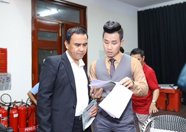 Vì sao MC Quyền Linh phải xin lỗi Nguyên Khang, Hồng Ánh?