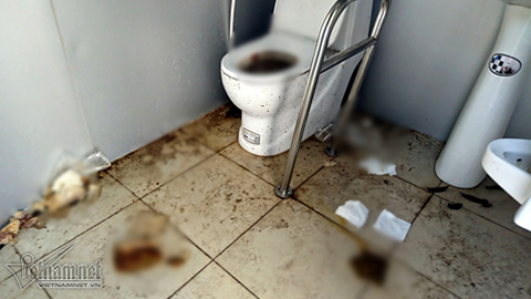 nha ve sinh cong cong