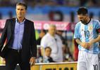 Argentina sa thải HLV để chiều lòng Messi