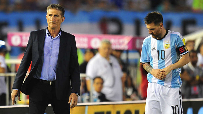 Argentina sa thải HLV để chiều lòng Messi