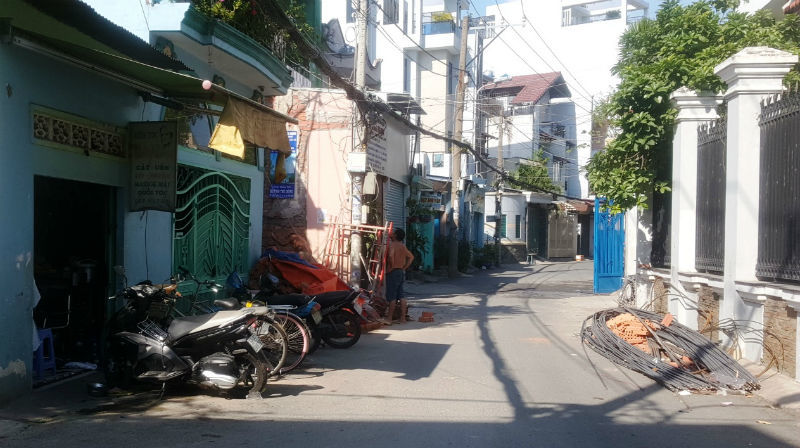 Chồng trẻ dùng rìu chém gục vợ rồi châm lửa tự thiêu