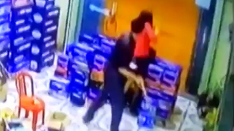 Điều tra vụ chồng ghen tuông, dùng điếu cày đánh vợ phải nhập viện