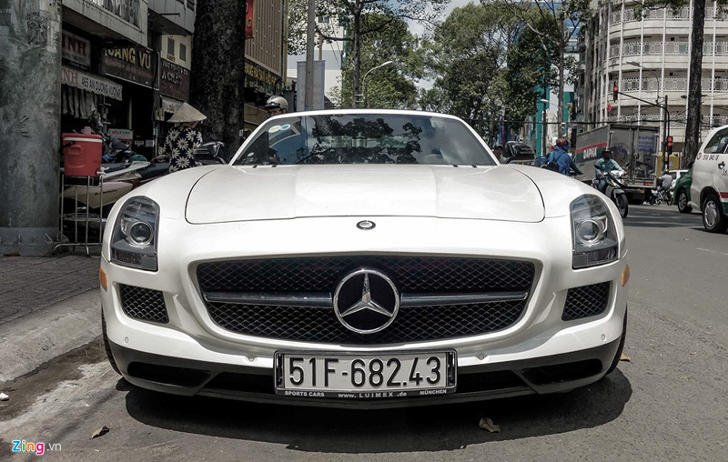 Siêu xe Mercedes SLS mui trần duy nhất tại Việt Nam của đại gia cà phê