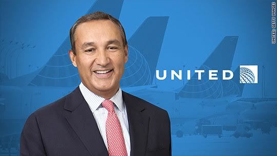CEO United Airline bị chỉ trích vì tán dương nhân viên kéo lê hành khách