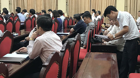 Hà Nội sẽ bêu tên cán bộ đang họp bỏ về