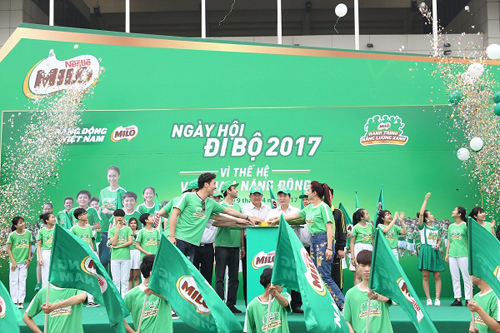 Trẻ em Hà Nội hào hứng dự ngày hội đi bộ