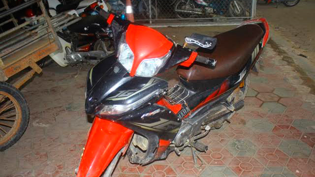 Triệu tập 2 nữ sinh đâm ông lão ngất xỉu rồi chở ra nghĩa địa