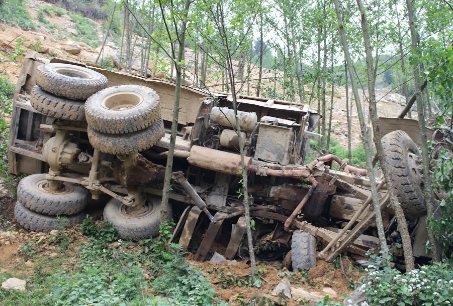 Xe tải lao vực sâu, 4 người chết thảm ở Mèo Vạc