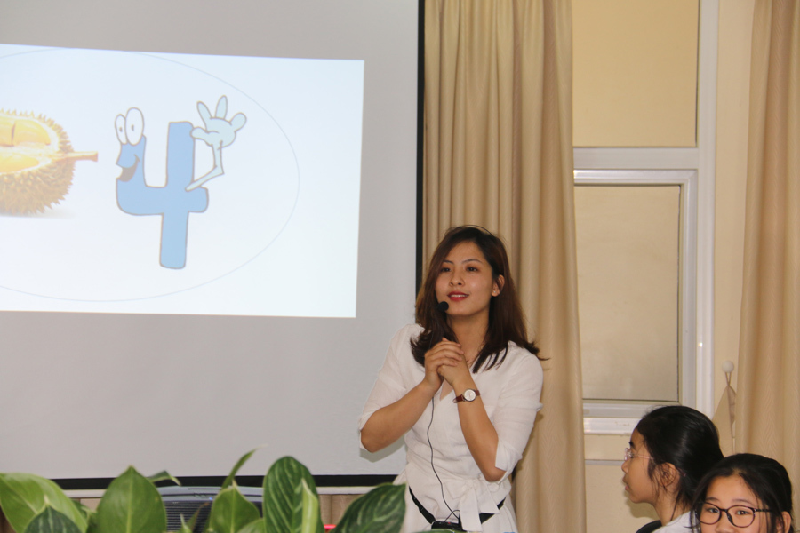 Cô giáo xinh đẹp dạy chống xâm hại tình dục