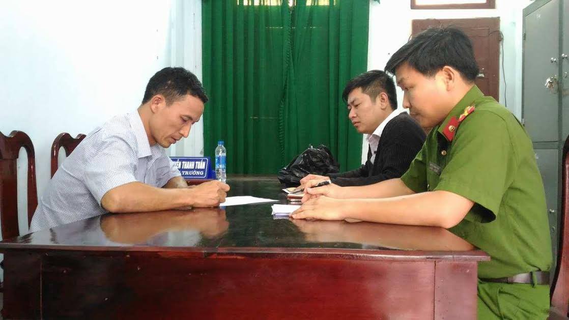 Bắt tạm giam tài xế vụ lật xe khách 2 người chết