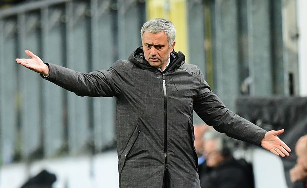 Mourinho nổi giận với đám