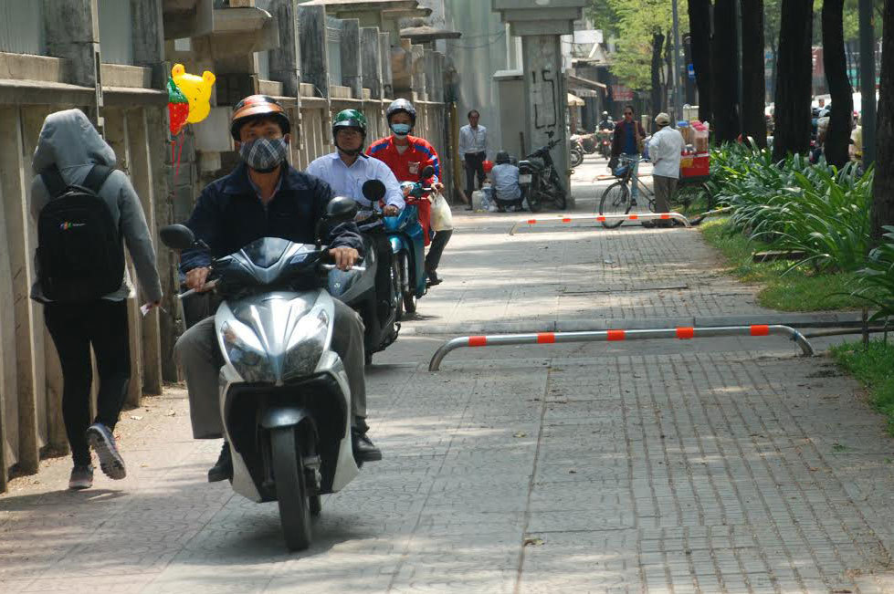 Đi dẹp vỉa hè, cán bộ đô thị ở Sài Gòn bị dân hành hung