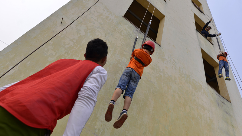 Tận mắt xem học trò thoát khỏi đám cháy có bài bản