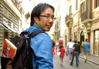 Nhà báo Trương Anh Ngọc kể chuyện bị 'cưỡng' hôn giữa quảng trường Ý