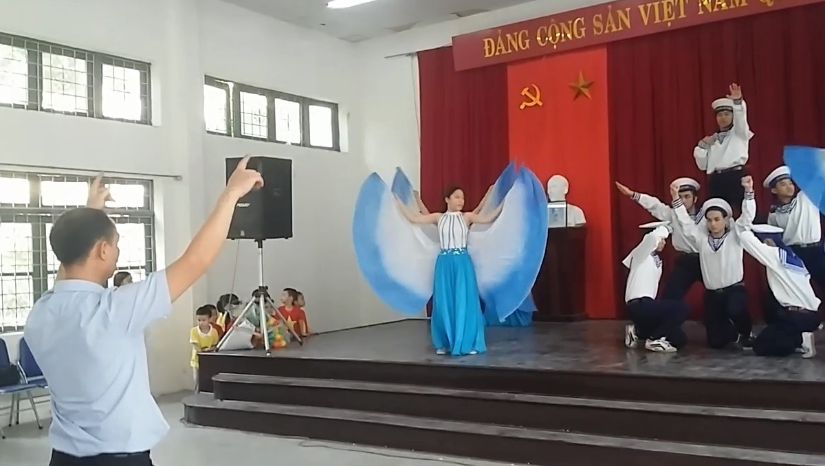 Tiết mục múa theo nhạc đặc biệt của học sinh khiếm thính