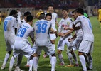 Trọng tài "quên" thổi 11m, Hà Nội FC thắng SLNA ở phút 90+5