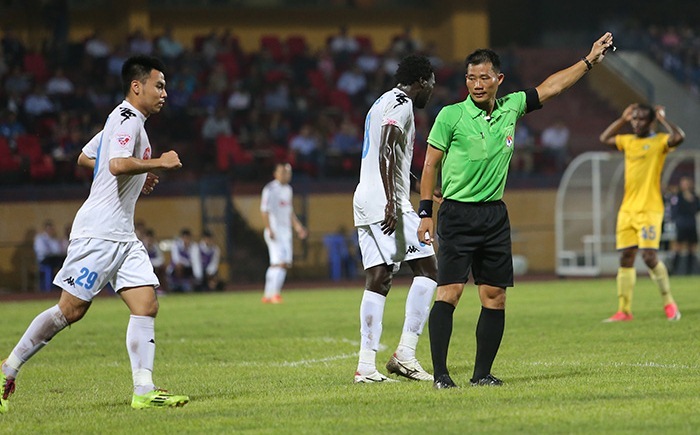 Hà Nội FC 0-0 SLNA Quế Ngọc Hải chạm tay trong vòng cấm phút 16