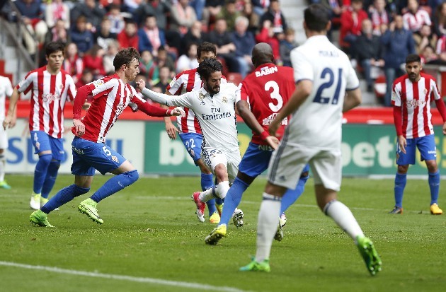 Không Ronaldo, Isco ghi 2 siêu phẩm giải cứu Real