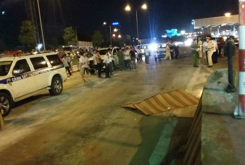 Thiếu tá CSGT bị tông chết: Bám kính chiếu hậu trượt ngã