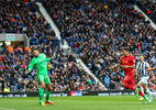 Thắng dễ West Brom, Liverpool lọt vào Top 3