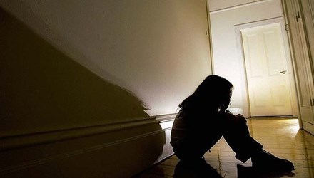 Bắt anh rể 'tòm tem' em vợ