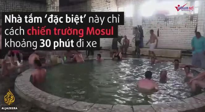 Binh sĩ Iraq và phiến quân IS tắm chung