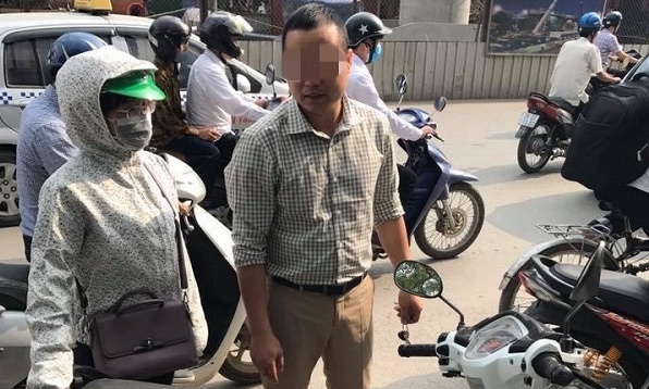 Sau va chạm, tài xế ném chìa khóa xe của nạn nhân rồi bỏ đi