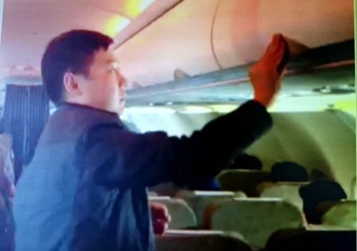 Khách Trung Quốc lấy trộm 400 triệu đồng trên máy bay