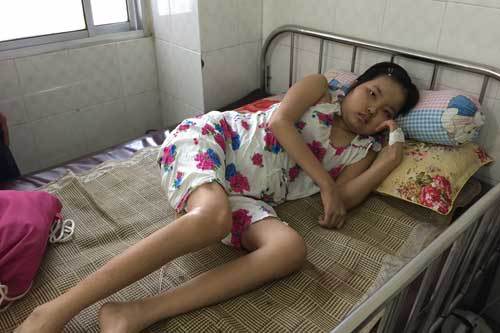 Quặn lòng bé bị ung thư hỏi: Ba ơi bao giờ con khỏi bệnh?