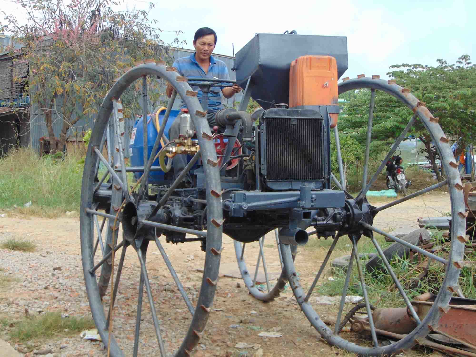 Nông dân lớp 9 chế máy đa chức năng xuất khẩu sang Campuchia