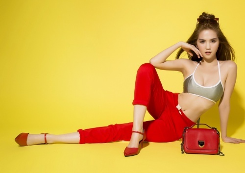 Ngọc Trinh khoe trọn đường cong với bikini mùa hè tinh nghịch