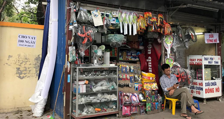 Dãy phố mỗi cửa hàng rộng 1m2 tồn tại 40 năm giữa Hà Nội