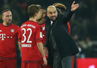 Bayern bị loại đau: Pep đã "tiếp tay" cho trọng tài như thế nào?