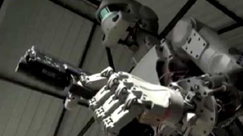Robot bắn súng bằng cả 2 tay siêu đẳng xuất hiện