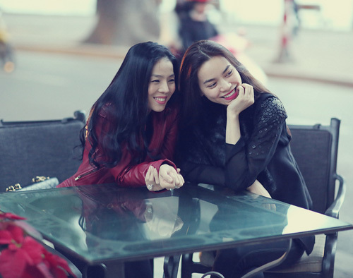 Hình ảnh 'thắm tình chị em' của Hà Hồ, Minh Hằng trước scandal
