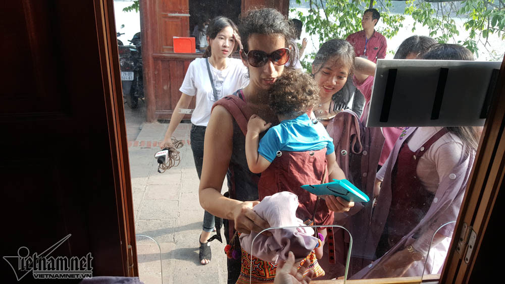 ăn mặc phản cảm, quy tắc ứng xử, đền Ngọc Sơn