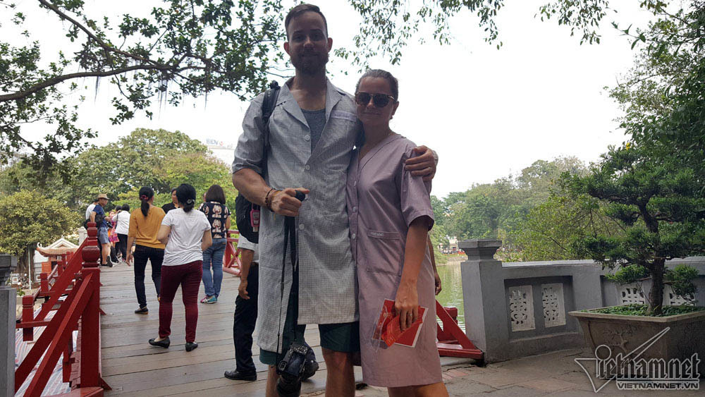 ăn mặc phản cảm, quy tắc ứng xử, đền Ngọc Sơn