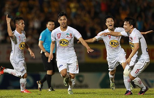 Mặc kệ V-League đảo điên, quân bầu Đức là nhất