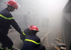 16 xe cứu hoả chữa cháy ở toà nhà cao thứ 2 Hà Nội