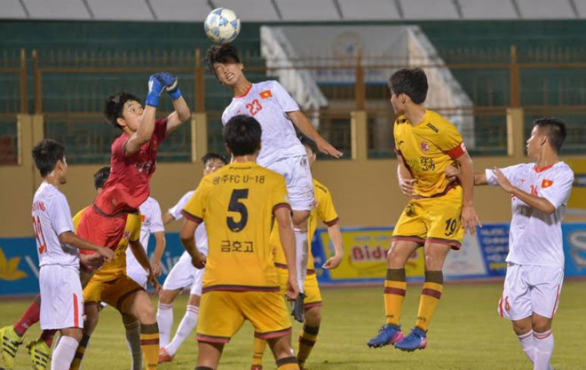 U19 Việt Nam đoạt ngôi địch giải U19 quốc tế dù thiếu người