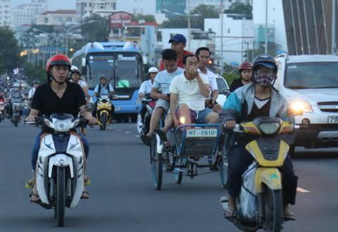 Xích lô điện ở Nha Trang: 'Ngồi khóc' vì không có 7,5 triệu vay nóng