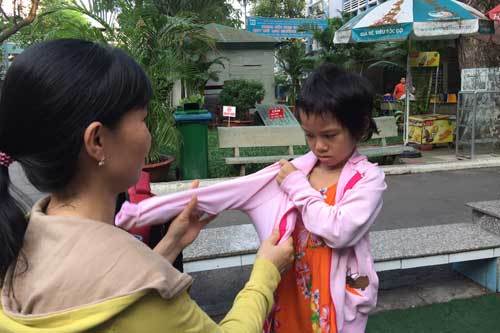 Nước mắt lặng thầm của người mẹ có con bị ung thư