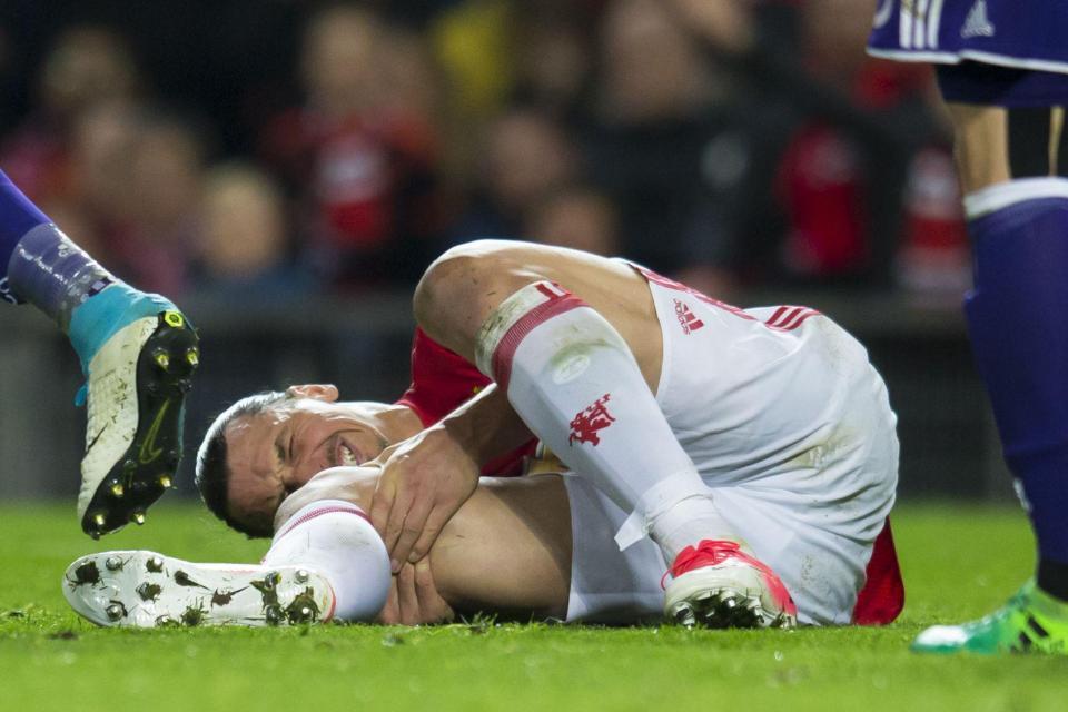 Thảm họa với MU: Ibrahimovic nghỉ hết năm 2017