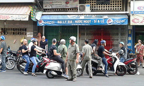 “Tín dụng đen” ở Sài thành: Trước cho vay, sau...đao búa