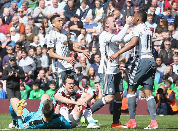 Video bàn thắng Burnley 0-2 MU