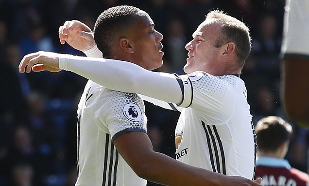 Martial bùng nổ, MU hạ đẹp Burnley