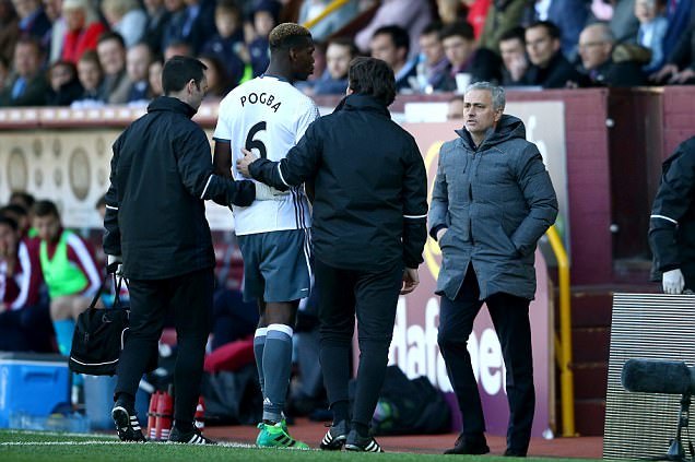 Pogba tập tễnh rời sân, Mourinho sợ điều tồi tệ nhất