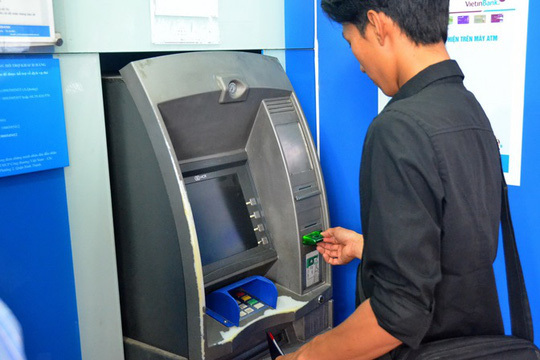 Ngân hàng muốn tăng phí ATM